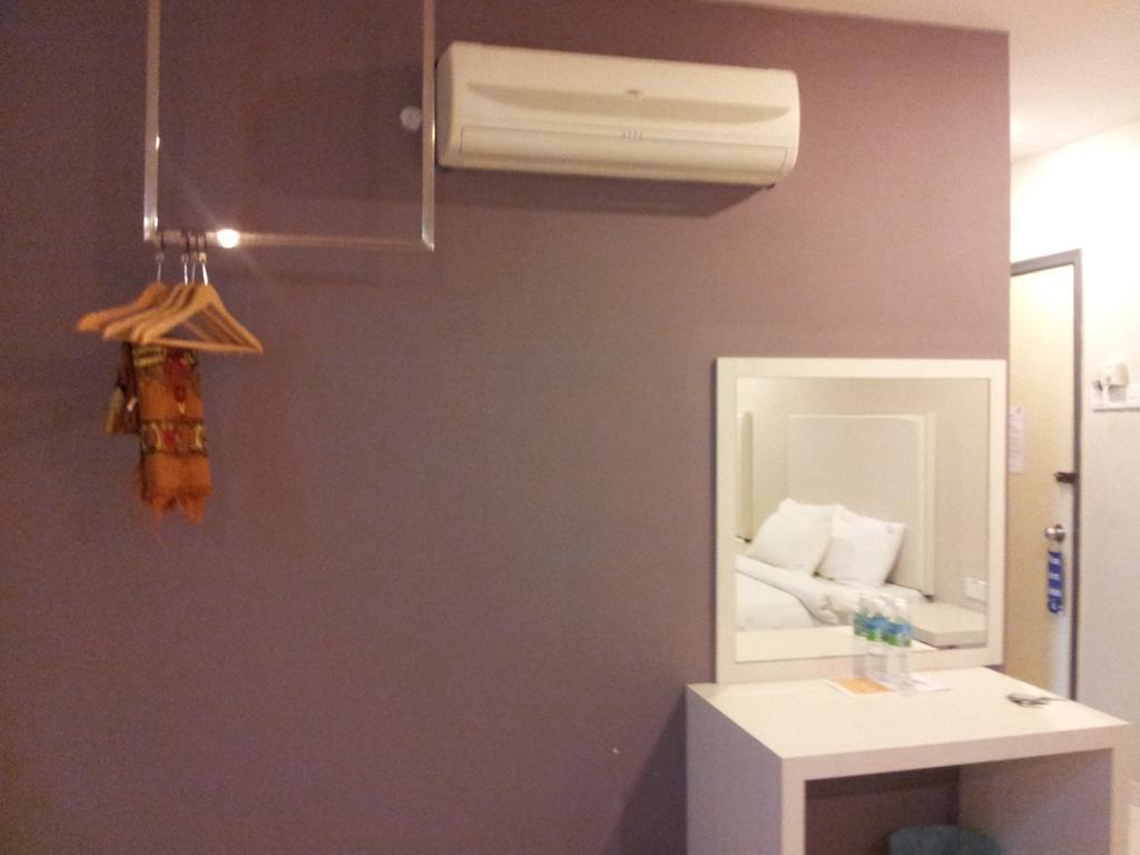 Sr Inn Simpang Renggam Bilik gambar
