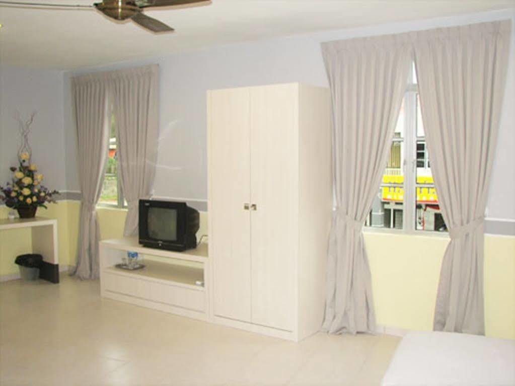 Sr Inn Simpang Renggam Luaran gambar